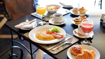 Free daily buffet breakfast