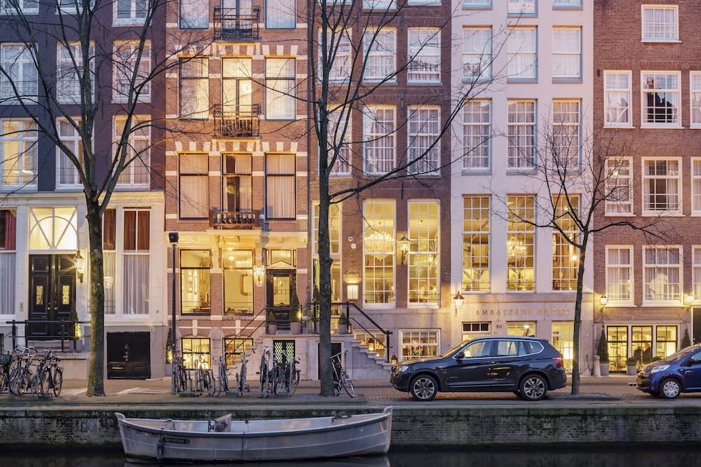 Ambassade Hotel