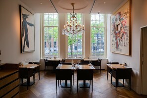 供應早餐、午餐和晚餐,法國料理