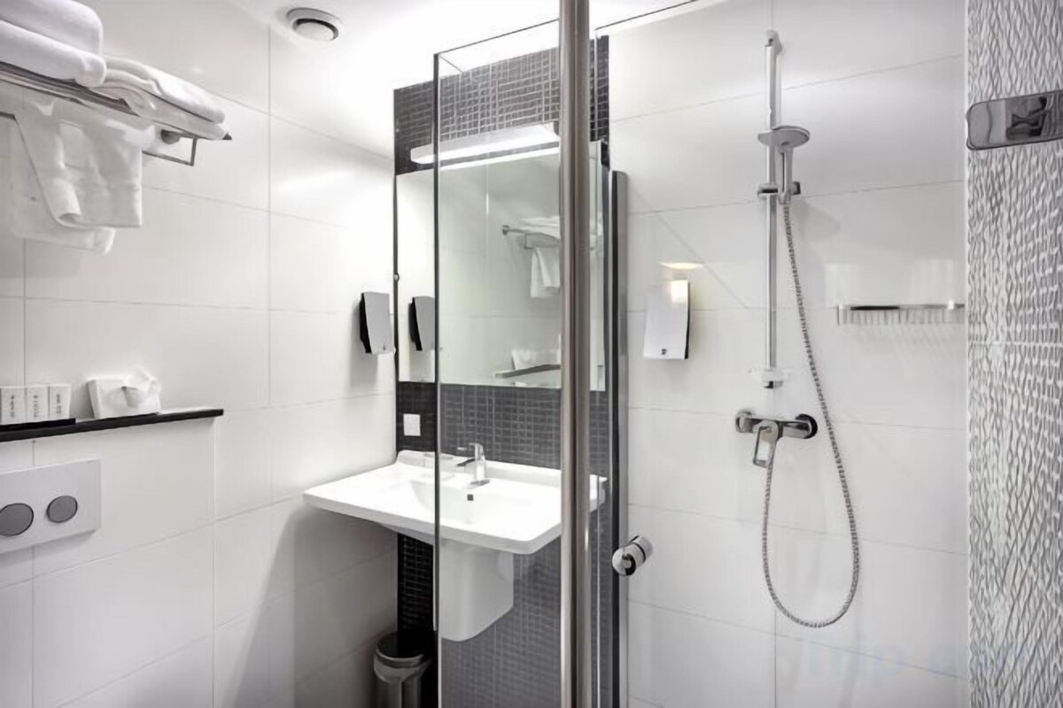 Bathroom | Shower, free toiletries, hair dryer, towels