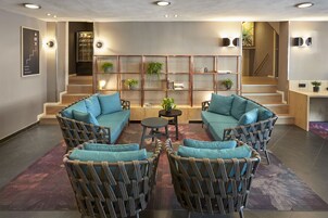 Coin salon dans le hall