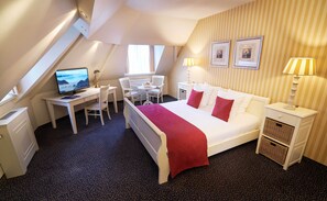 1 bedroom, in-room safe, desk, iron/ironing board