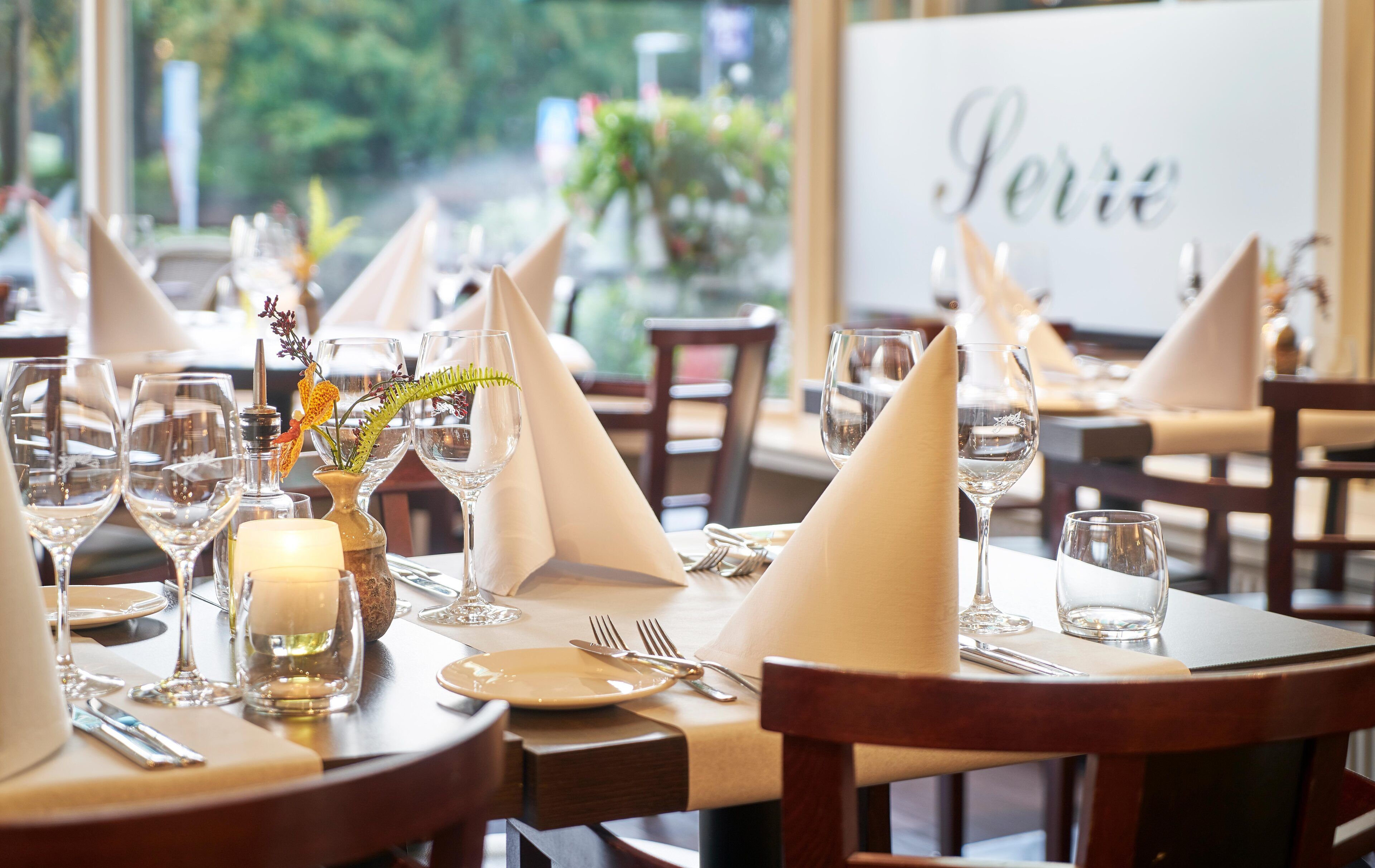 breakfast, lunch and dinner served