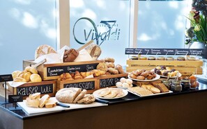 Frokostbuffé hver dag (EUR 19.50 per person)