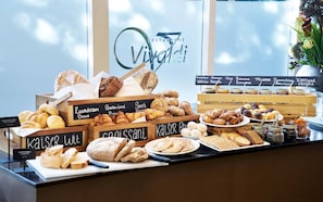 Tägliches Frühstücksbuffet (19.50 EUR pro Person)