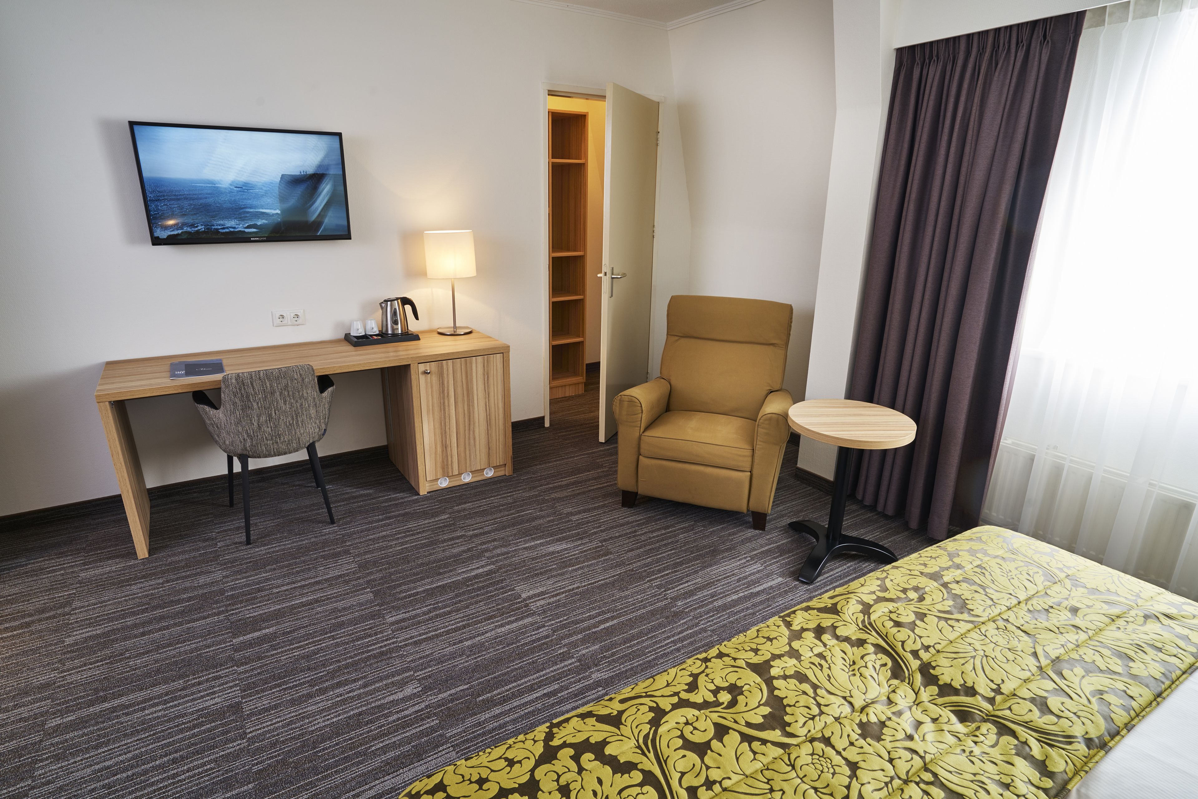 superior room | 1 bedroom, in-room safe, desk, iron/ironing board