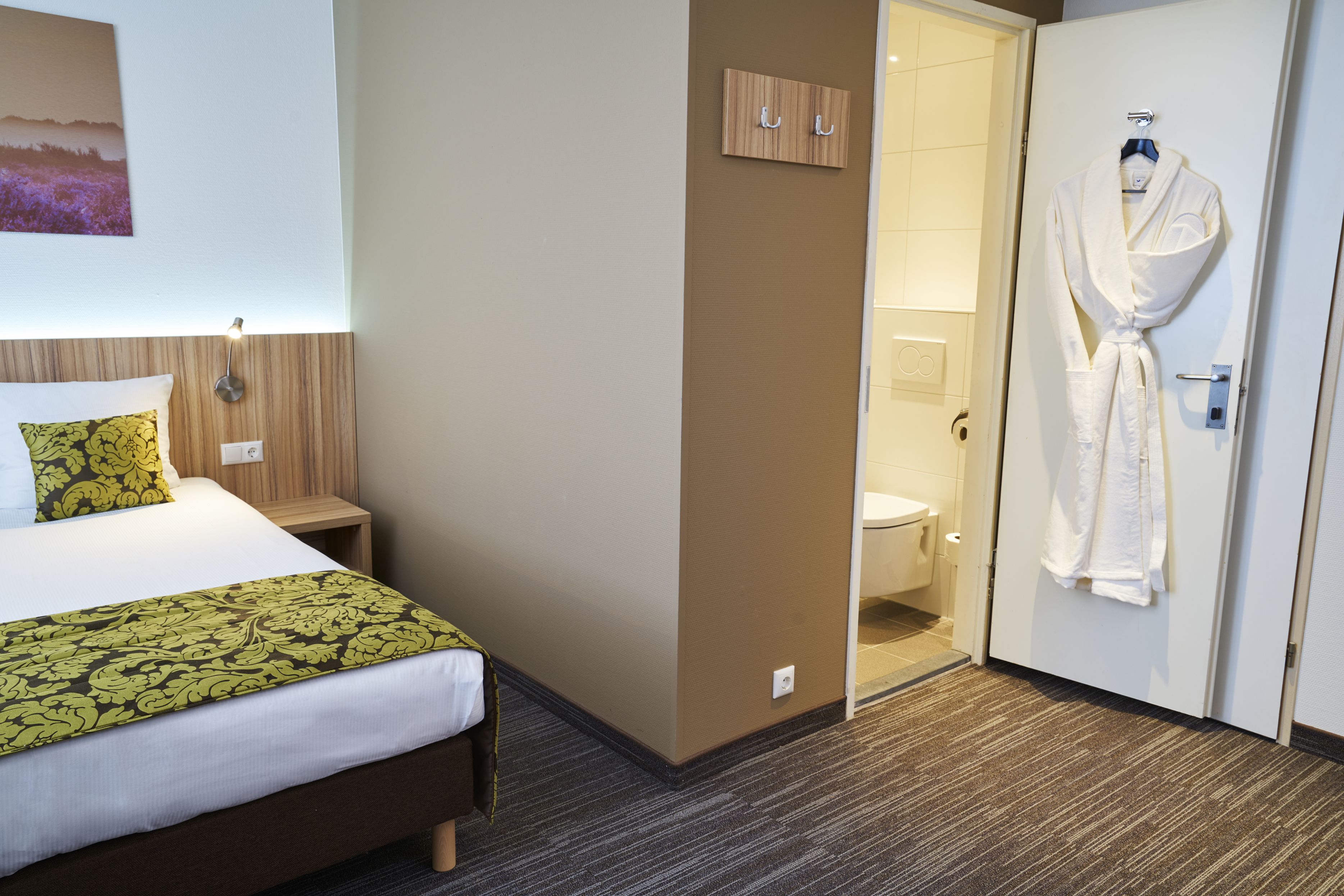 superior room | bathroom | eco-friendly toiletries, hair dryer, towels