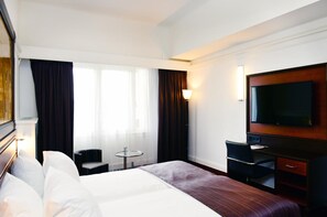 In-room safe, desk, iron/ironing board, free WiFi - Amrâth Hotel DuCasque (Maastricht)