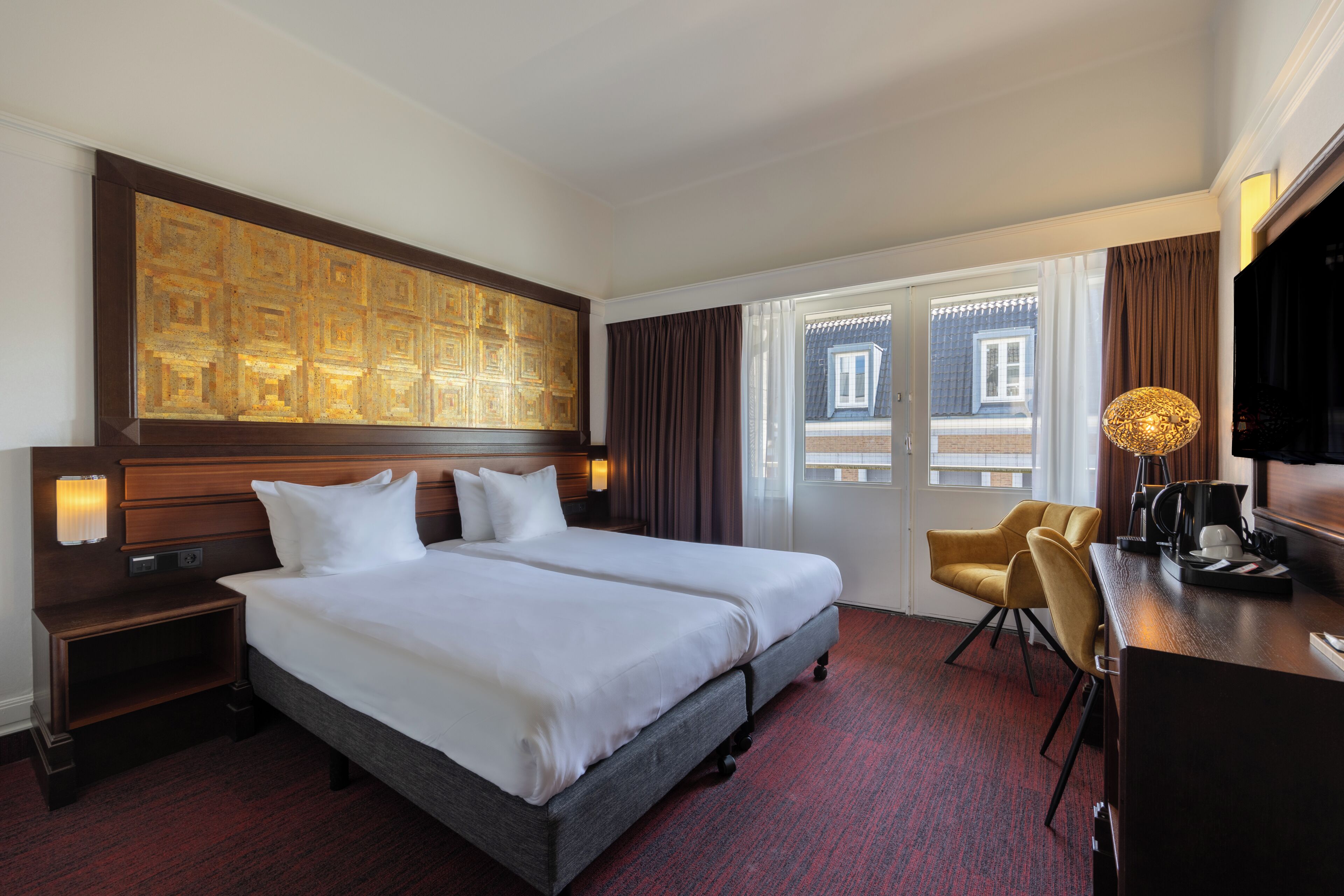 Deluxe Room | In-room safe, desk, iron/ironing board (on request), free WiFi