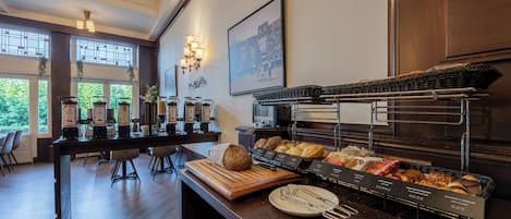 Daily buffet breakfast for a fee