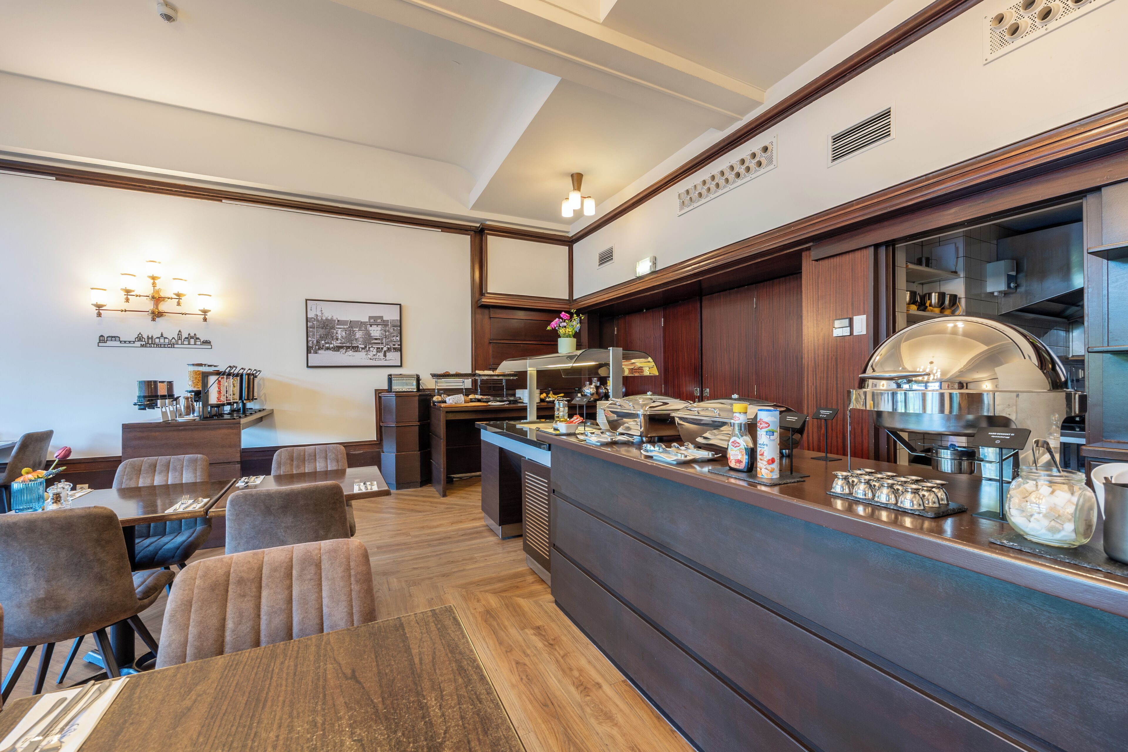 Petit déjeuner buffet servi tous les jours en supplément