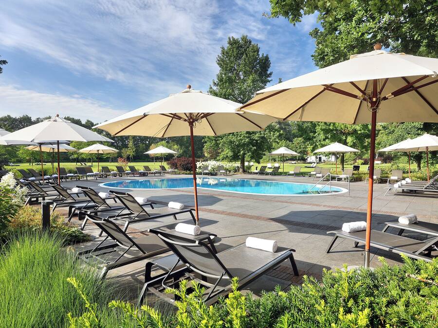 Alberca techada y alberca al aire libre por temporada