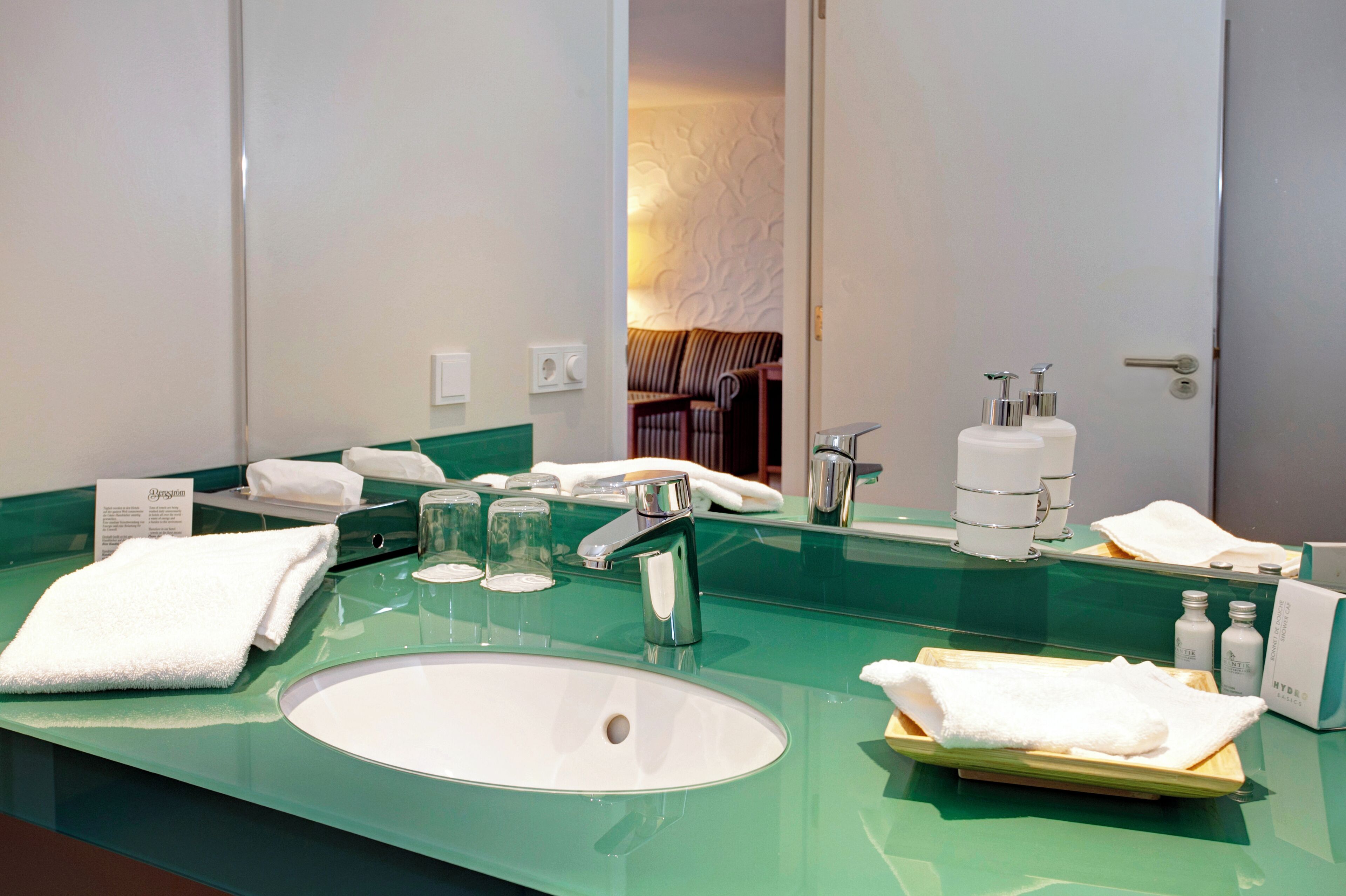 shower, rainfall showerhead, free toiletries, hair dryer