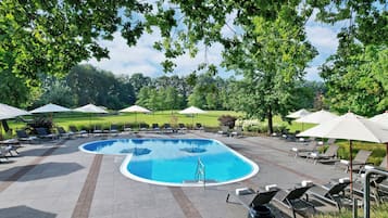 Piscine couverte, piscine extérieure (ouverte en saison)