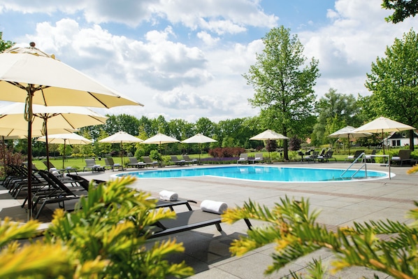 Indoor pool, seasonal outdoor pool, pool umbrellas, sun loungers