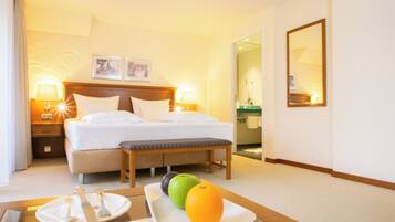 Junior-Suite, Parkblick | Bettwäsche aus ägyptischer Baumwolle, hochwertige Bettwaren, Minibar