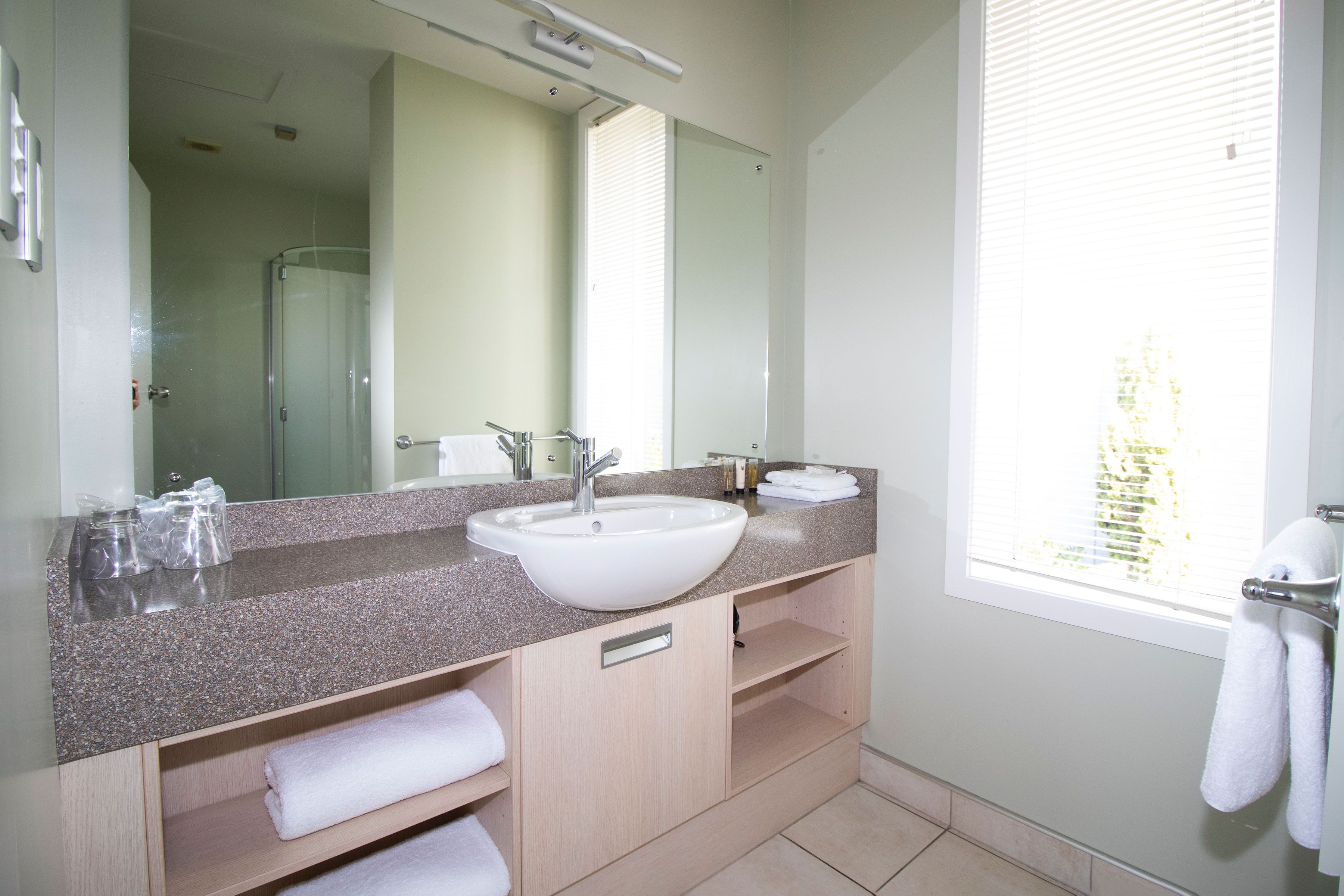 apartment with balcony | bathroom | shower, eco-friendly toiletries, hair dryer, towels