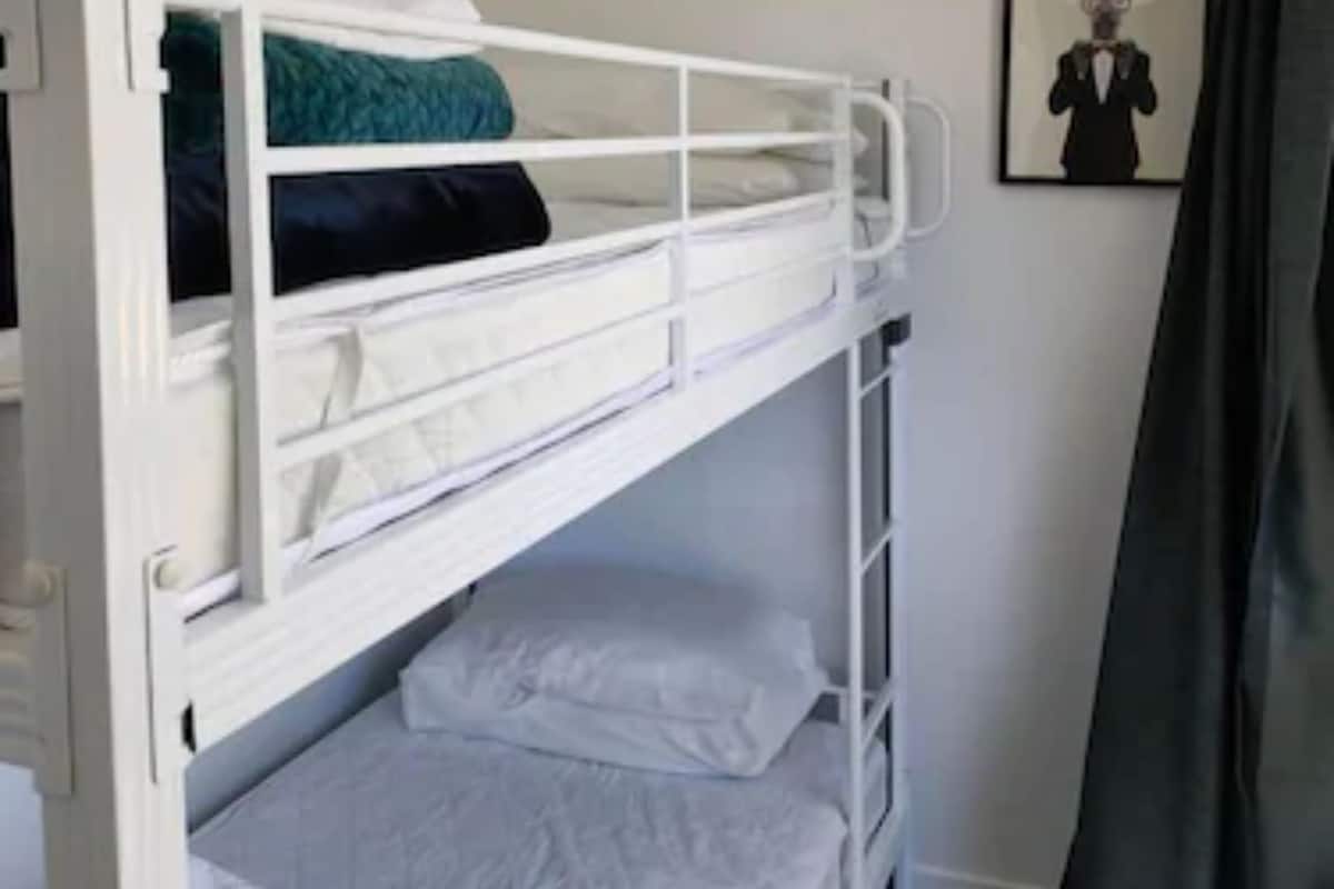 Sängtillbehör av högsta kvalitet, individuell inredning och skrivbord