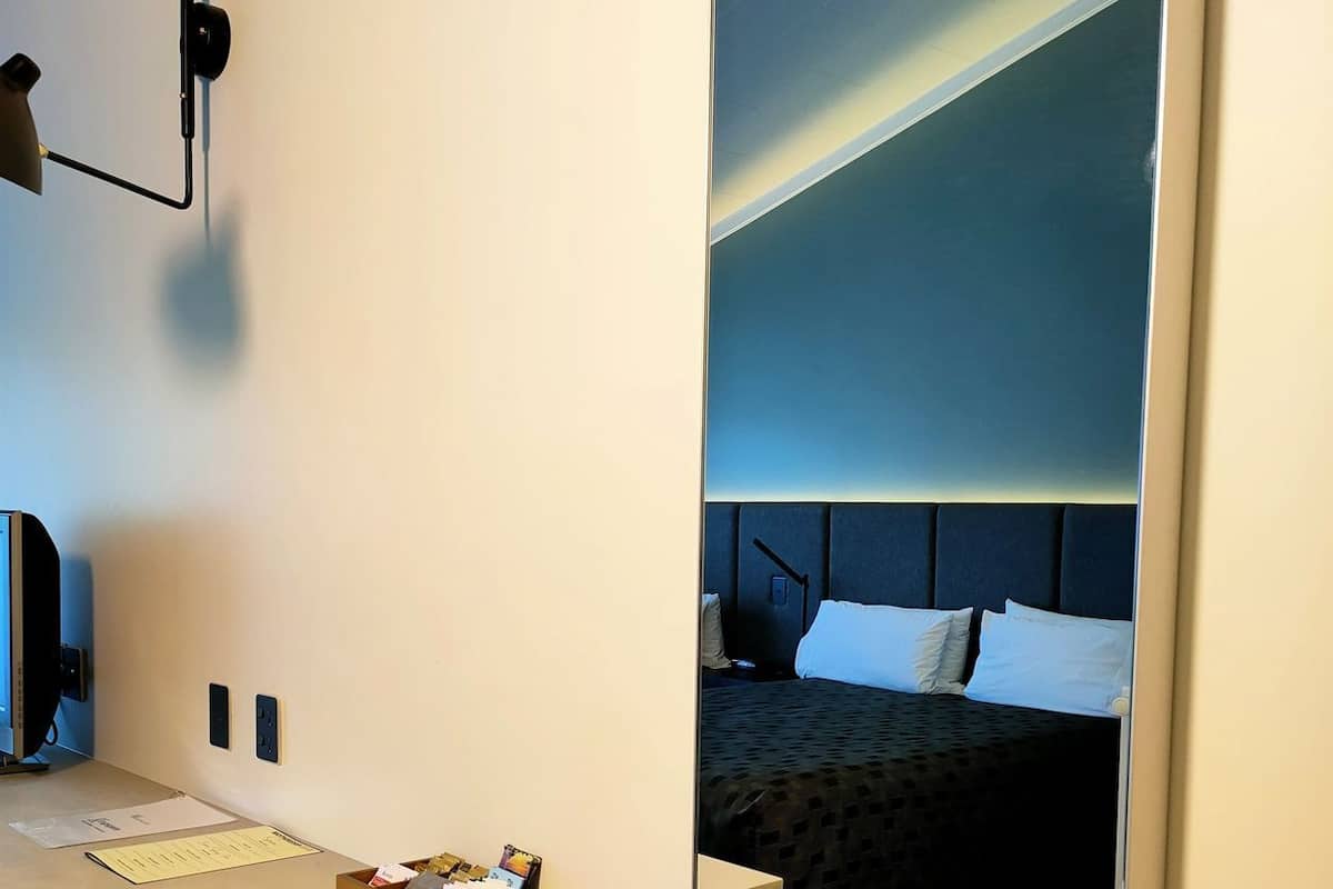 Sängtillbehör av högsta kvalitet, individuell inredning och skrivbord