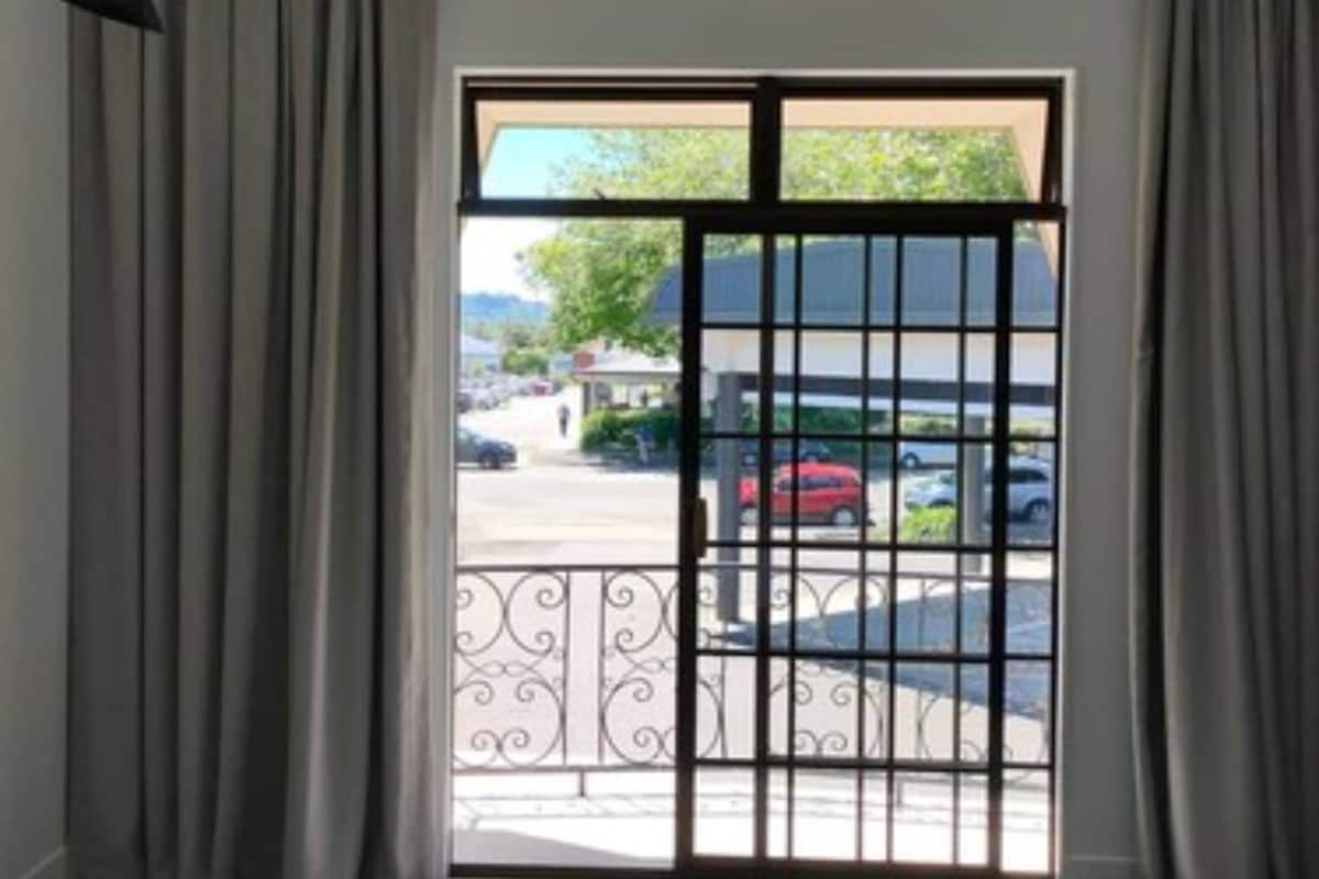 Sängtillbehör av högsta kvalitet, individuell inredning och skrivbord