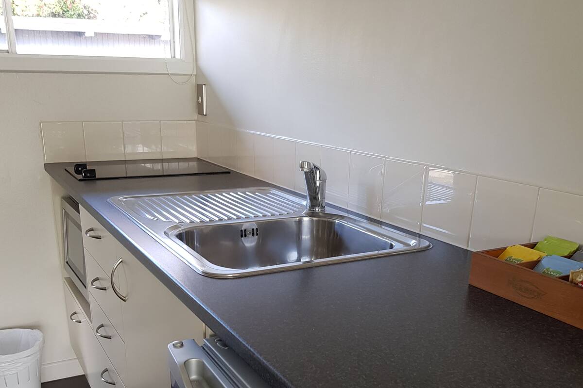 Deluxe kamer | Luxe beddengoed, een bureau, een strijkplank/strijkijzer, gratis wifi