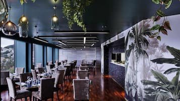 Café da manhã, almoço e jantar