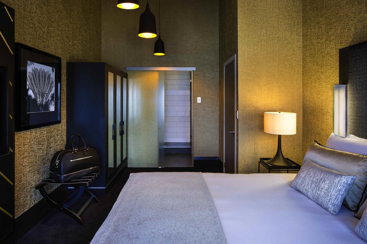 Family Suite, 1 King Bed | 1 bedroom, premium bedding, Select Comfort beds, in-room safe