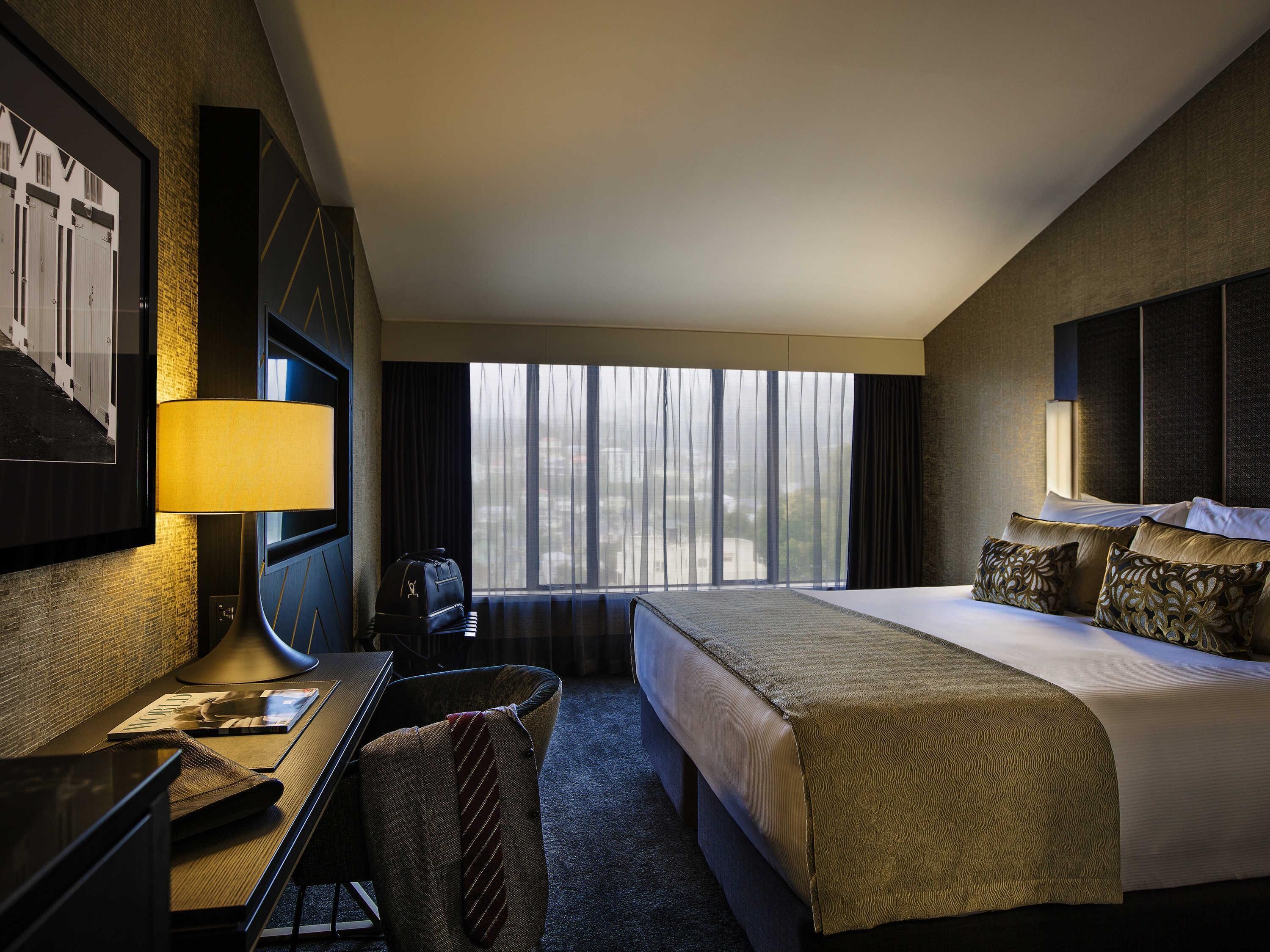 Superior Room, 1 King Bed | Premium bedding, Select Comfort beds, in-room safe, desk