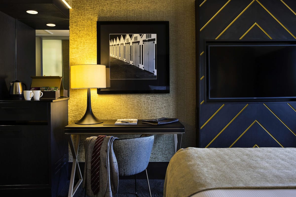 Superior Room, 1 King Bed | 1 bedroom, premium bedding, Select Comfort beds, in-room safe
