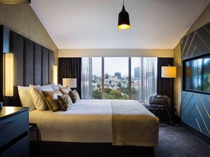 Premium bedding, Select Comfort beds, in-room safe, desk - Mövenpick Hotel Wellington (Wellington)