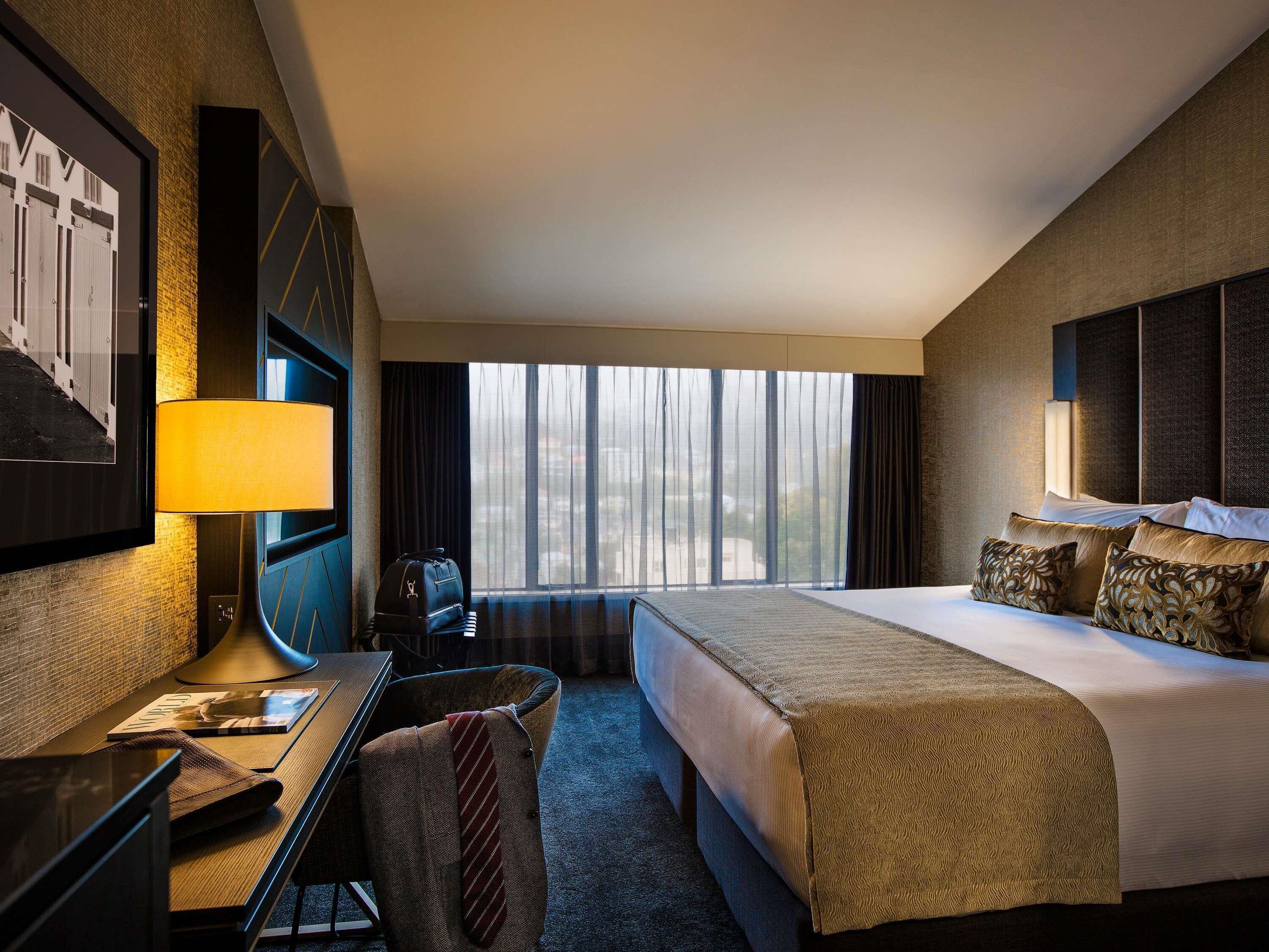 Superior Room, 1 King Bed | Premium bedding, Select Comfort beds, in-room safe, desk