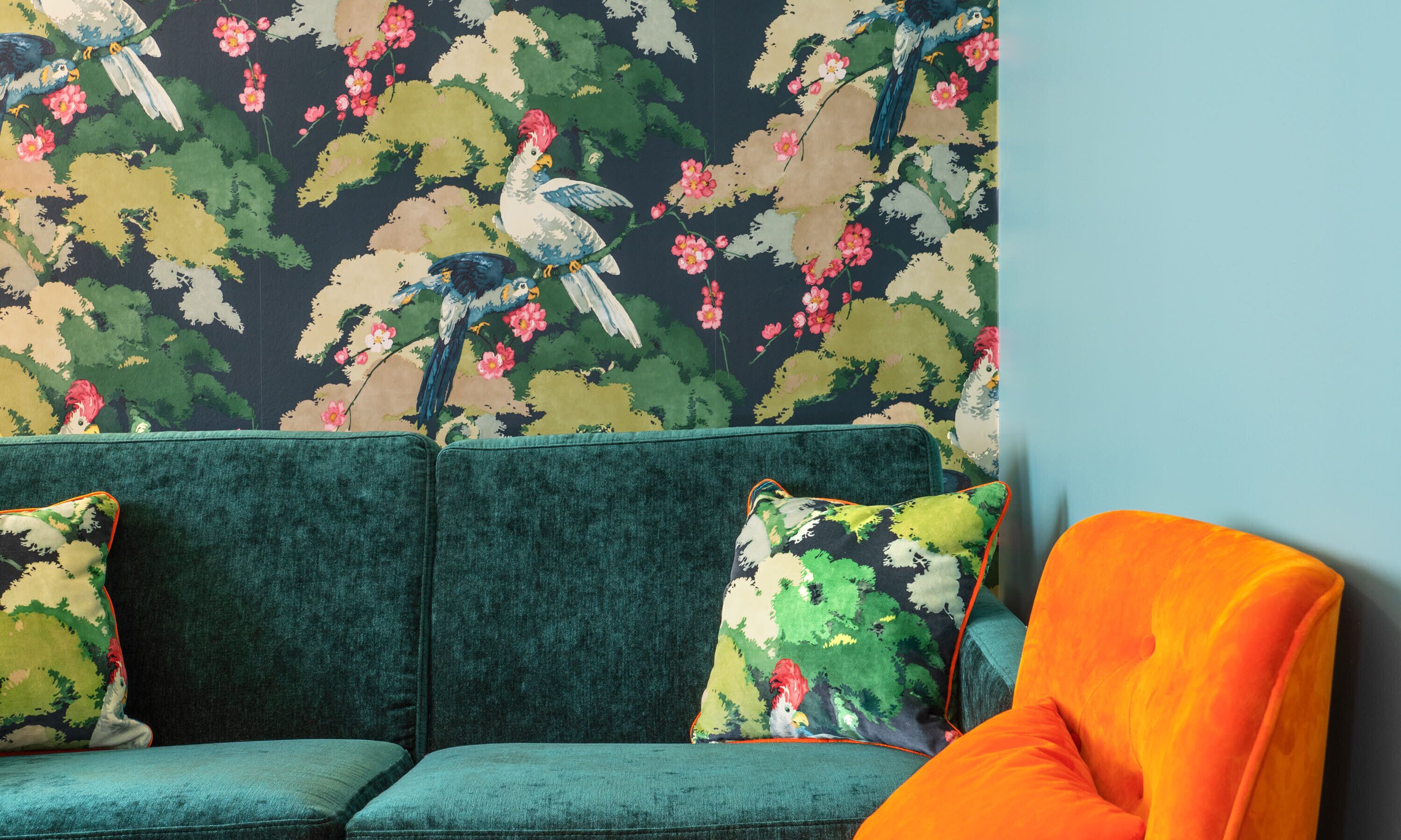 business room, non smoking | hypo-allergenic bedding, minibar, in-room safe, individually decorated