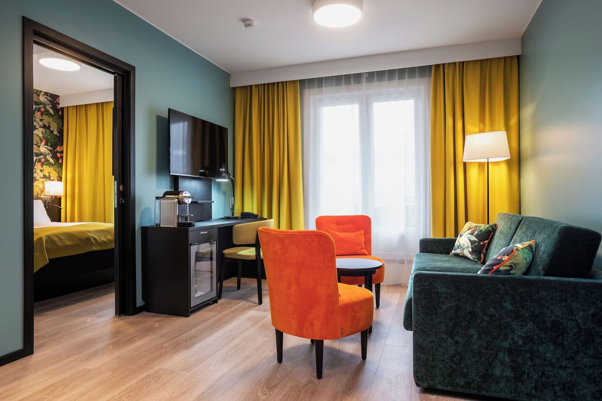 Suíte júnior, para não fumantes | Roupas de cama antialérgicas, frigobar, cofres nos quartos