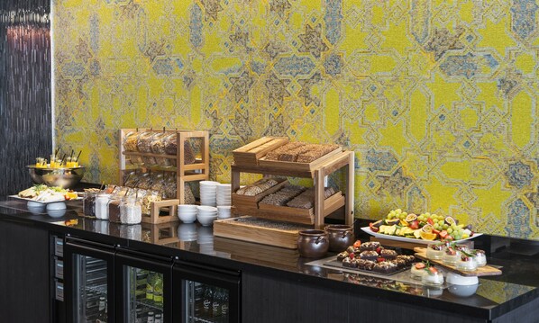 Buffet déjeuner gratuit tous les jours