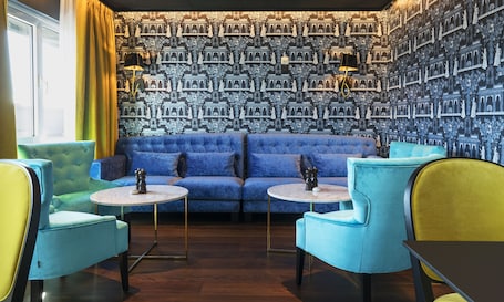 Bar (on property). Thon Hotel Orion