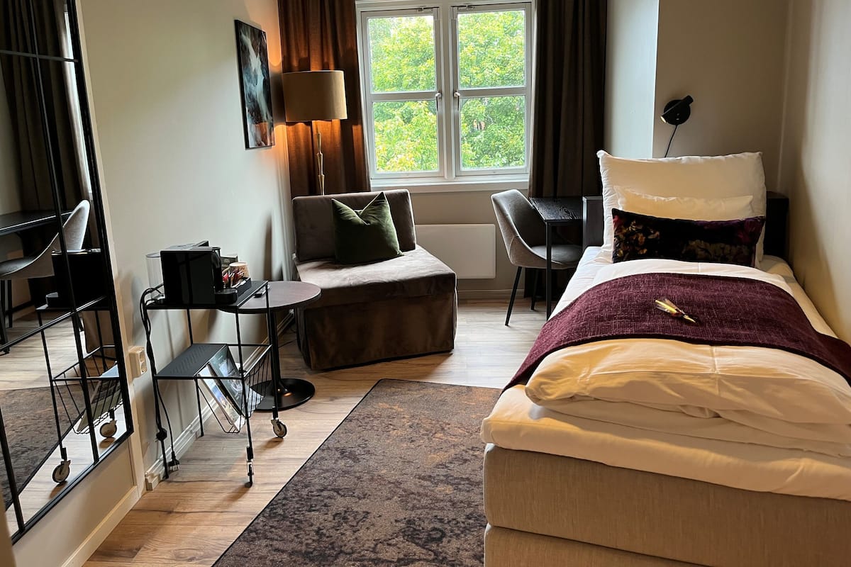 Single Room | 1 bedroom, down duvets, pillow-top beds, individually decorated