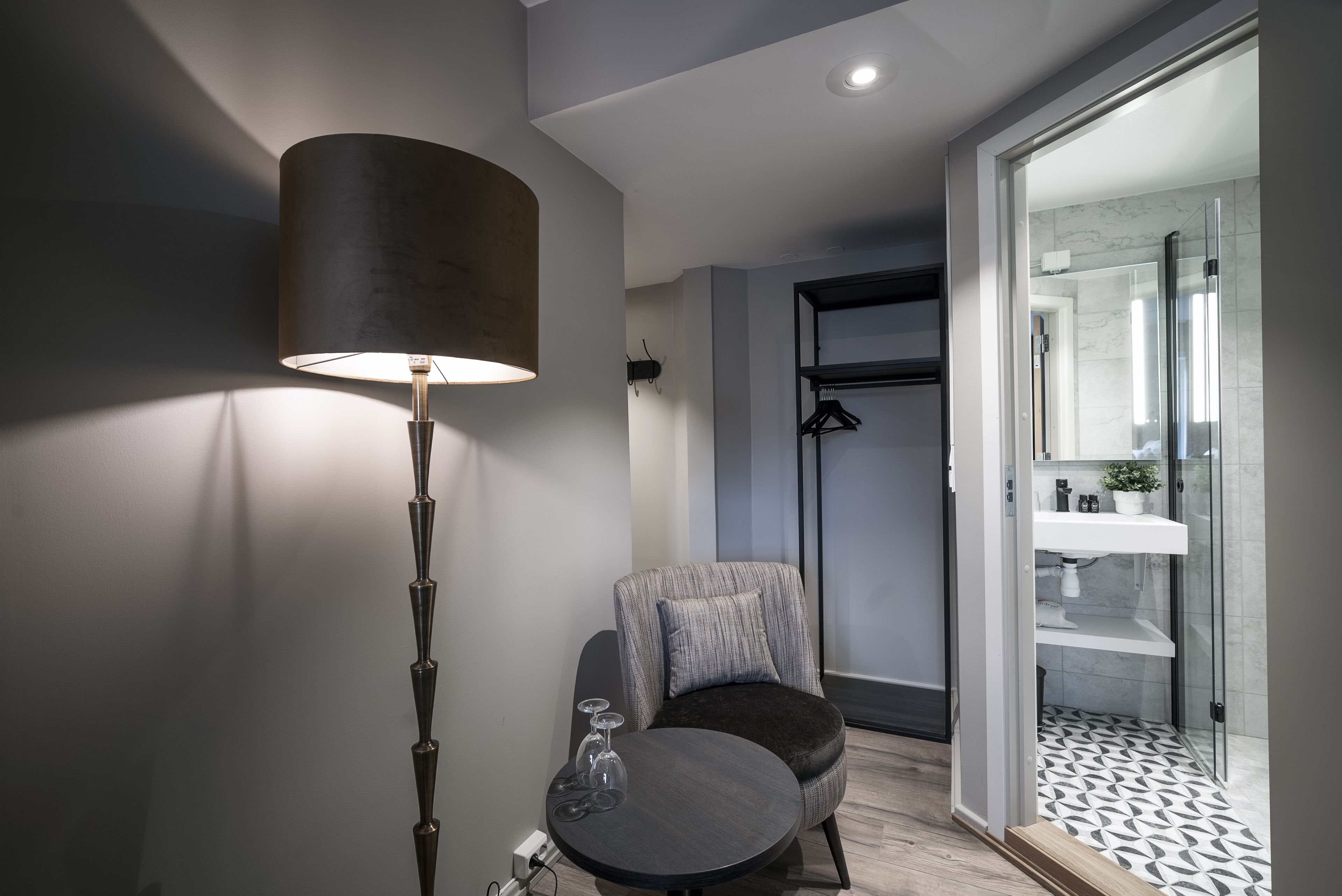 twin room | 1 bedroom, down duvets, pillow-top beds, individually decorated