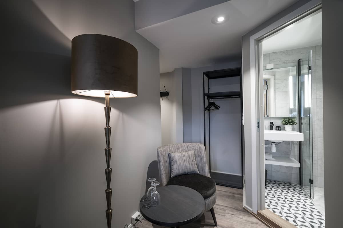 twin room | 1 bedroom, down duvets, pillow-top beds, individually decorated