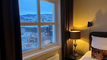 Juniorsuite med badstu | Down duvets, pillow-top beds, individually decorated