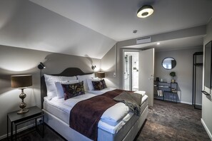 Dobbeltrom | Down comforters, pillowtop beds, individually decorated