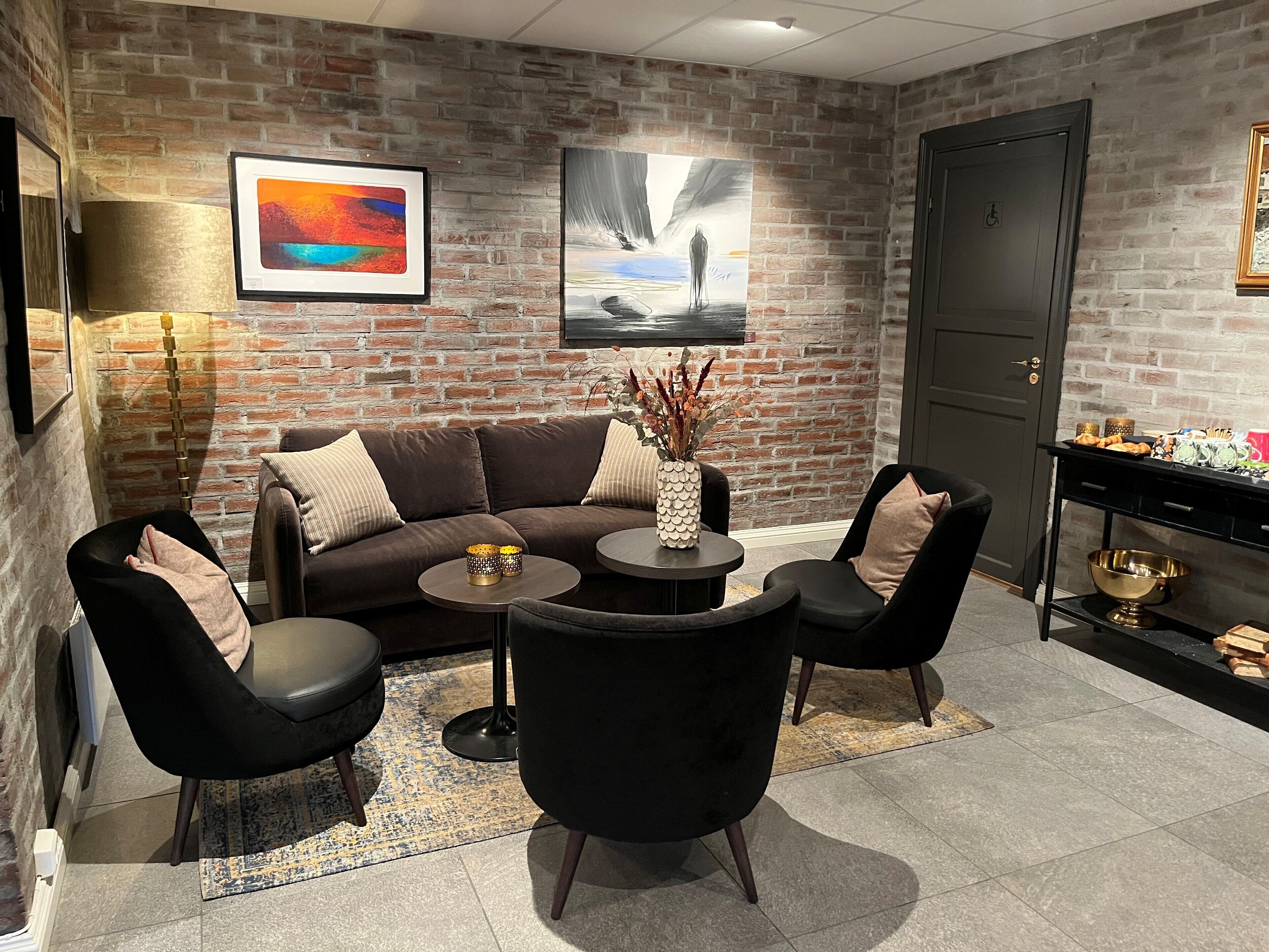 42-inch flat-screen tv with digital channels, tv, netflix