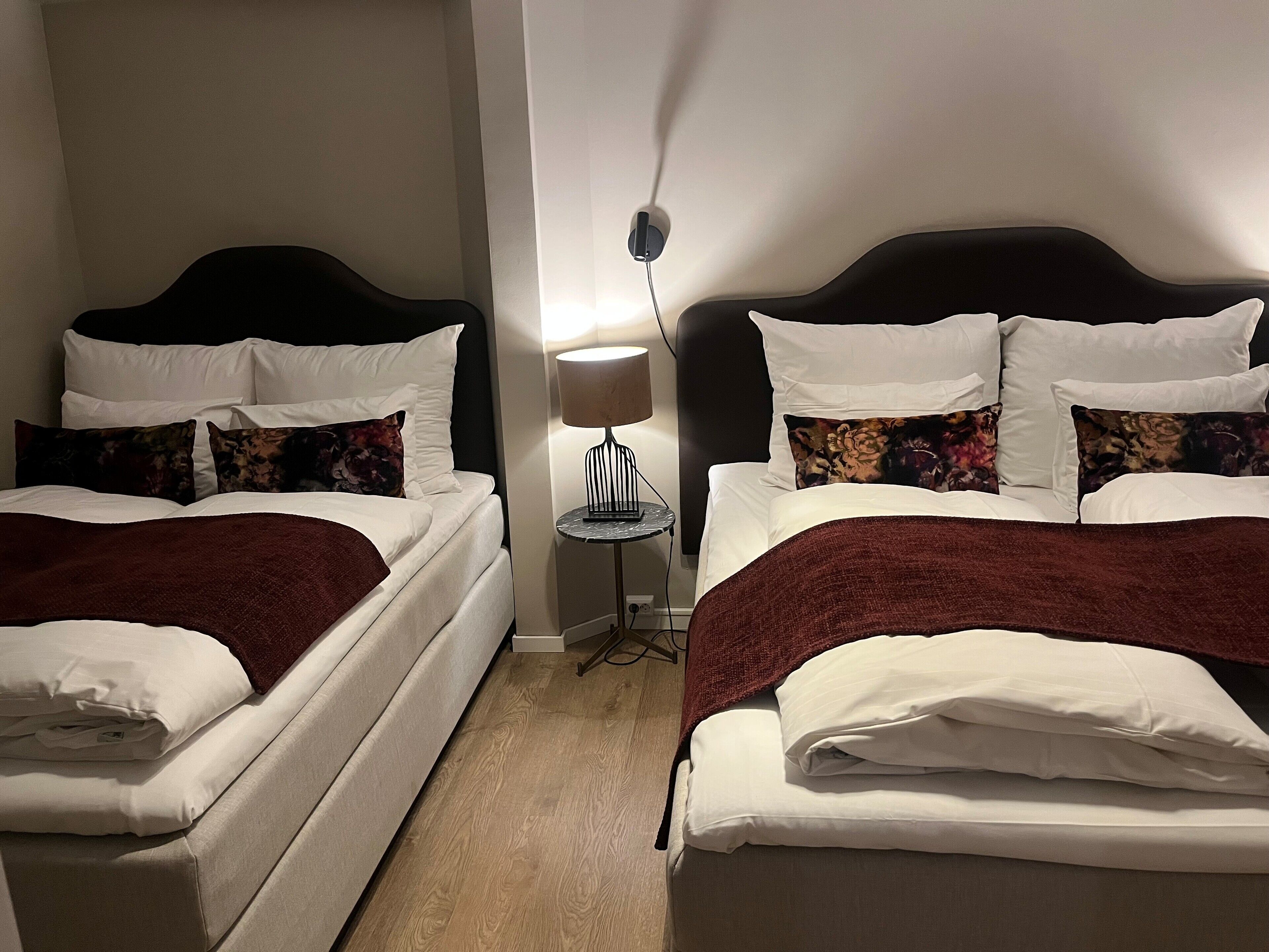 Familierom (Family room). | Down comforters, pillowtop beds, individually decorated