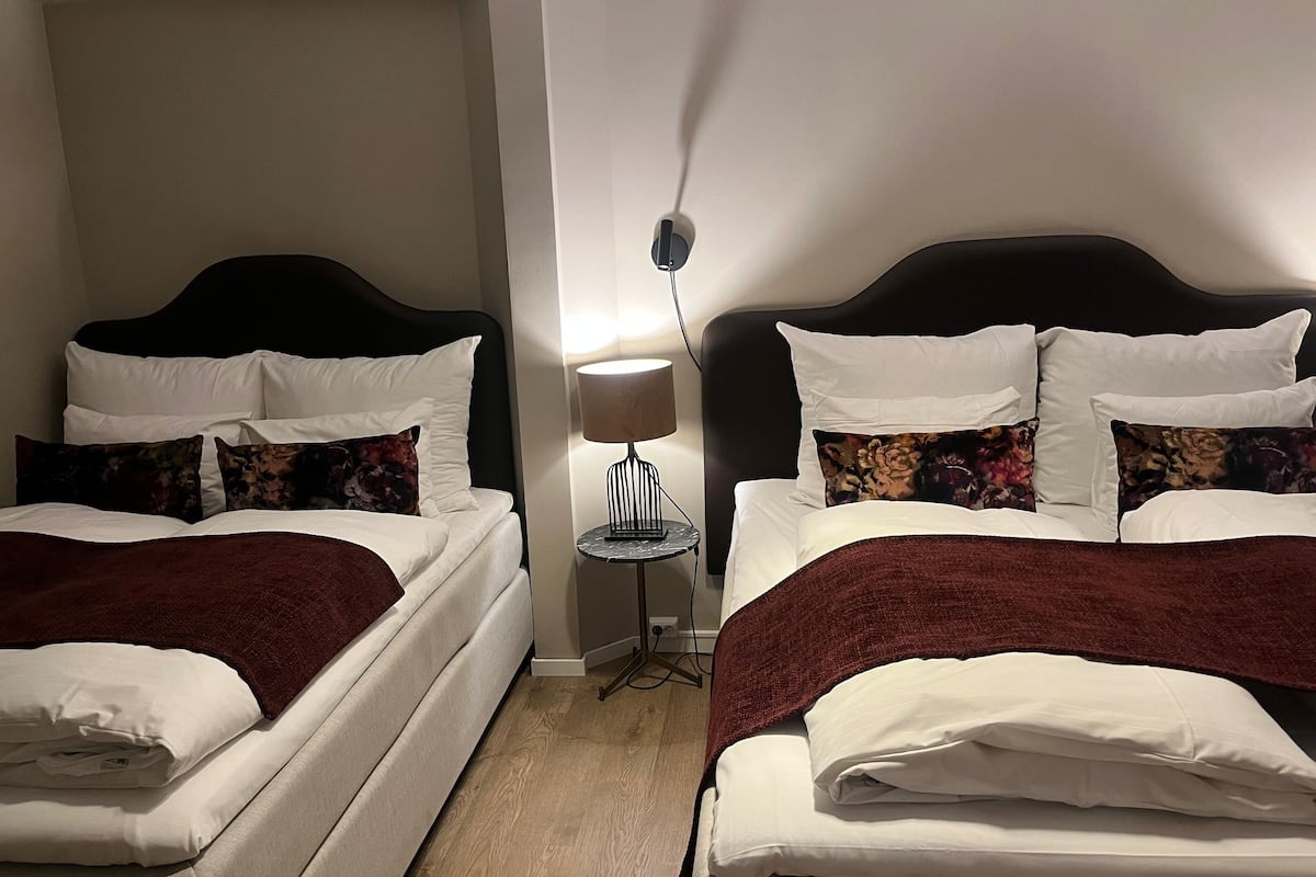 Familierom (Family room). | Down comforters, pillowtop beds, individually decorated