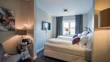 Habitación con 2 camas individuales | 1 habitación, edredón, camas con pillow-top y decoración personalizada