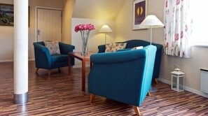 Lobby sitting area - Comfort Hotel Nobel (Molde)