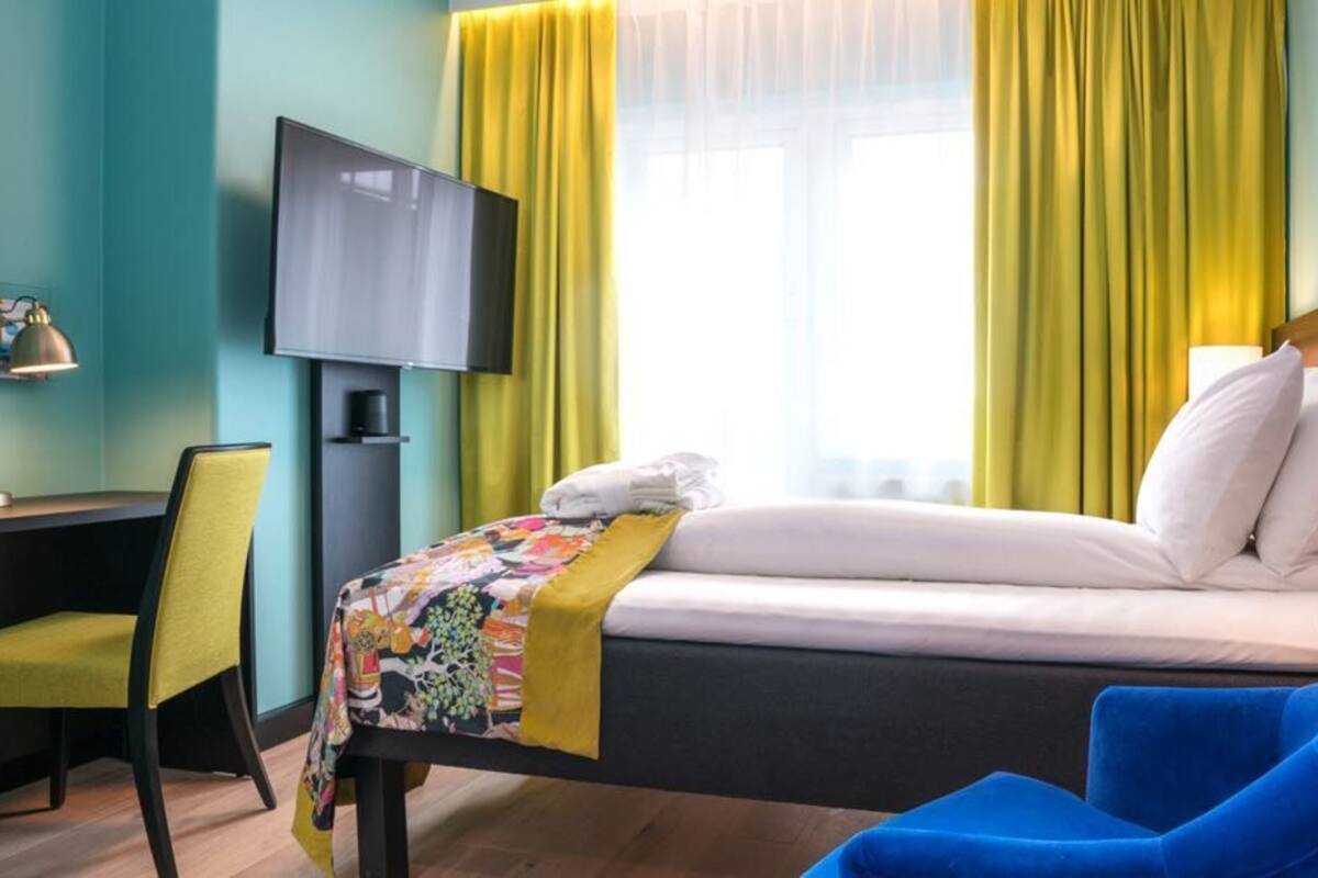 Premium bedding, pillow-top beds, minibar, in-room safe