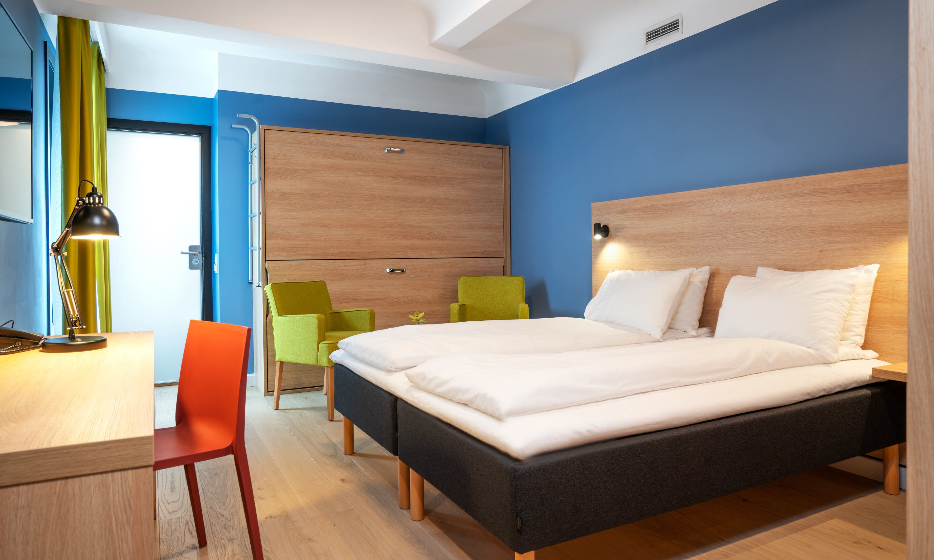 family room, 2 single beds, non smoking (standard) | premium bedding, pillow-top beds, free wifi, bed sheets