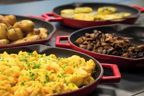 Free daily buffet breakfast  - Thon Hotel Astoria (Oslo)