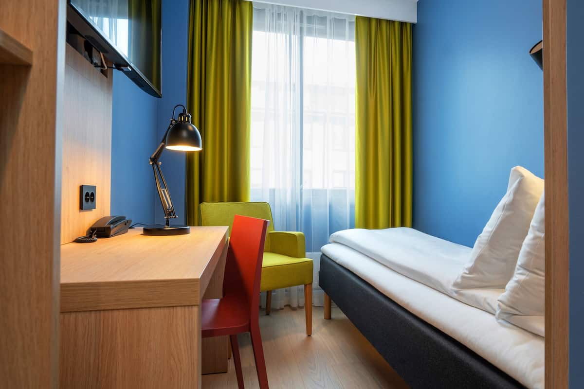 Standard Single Room, Non Smoking | Premium bedding, pillowtop beds, free WiFi, bed sheets