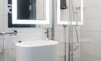 Ducha, secador de pelo, toallas